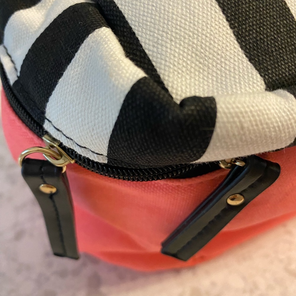 NWT Victoria’s Secret travelcase,canvas, compartments, retails for $70. - Picture 5 of 10